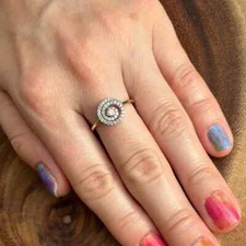 Fede nuziale design a forma di