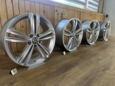 Set Di Cerchi In Lega