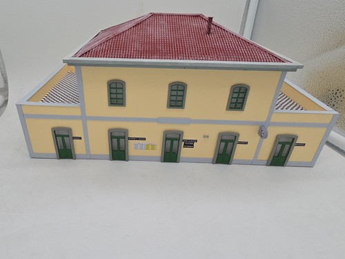 Stazione con terrazzi - ,
