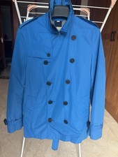 Cappotto Burberry stile trench