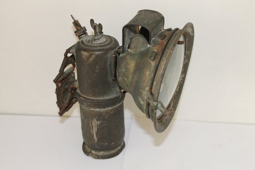 Antica lanterna lampada testa