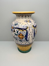 Vaso in maiolica dipinto a