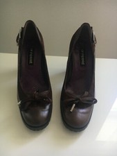 Women’s Designer Gianfranco Ferre Stunning Crystal Logo Detail Leather Pump Brn