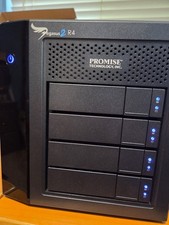 Come nuovo: 15 ore di utilizzo: RAID esterno Pegasus2 R4 con 4 unità Toshiba NUOVE 2TB