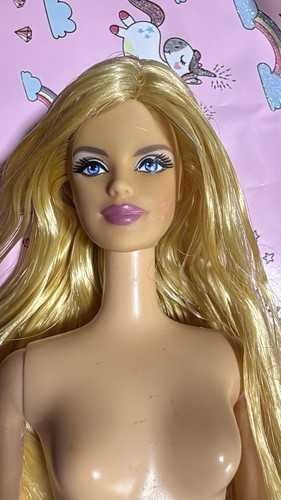 Barbie dolls the world - barbie, of