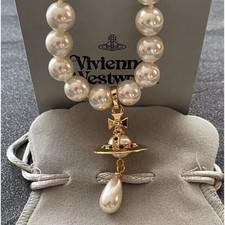 Vivienne Westwood Collana Sfera Girocollo Bianco 1 Fila Goccia Perla Oro 3D p2691