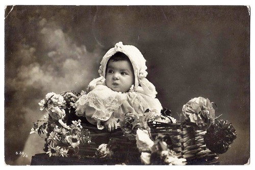 Bambino neonato seduto - , in