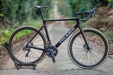 Bici da strada a disco Colnago