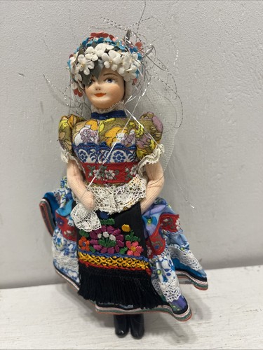 Vintage bambola ungherese