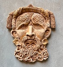 Maschera da muro in terracotta
