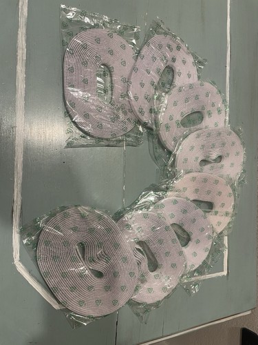 Tessuto dentato adesivo