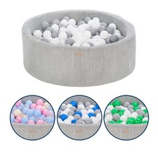 Piscina con 300 palline
