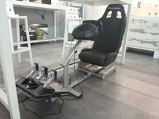 Postazione simulatore Formula 1 completa di volante