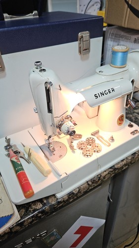 Vintage white singer 221k - singer,