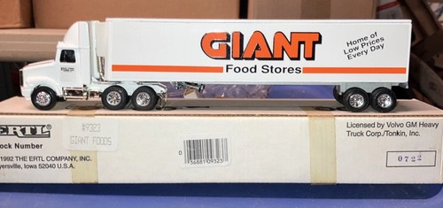 Ertl diecast whitegmc - 1:64,
