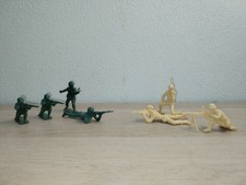 Lotto 7 soldatini anni 70 in Plastica