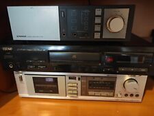 impianto audio completo vintage con: lettore CD, cassette, amplificatore.
