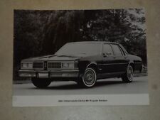 VECCHIA FOTOGRAFIA - STAMPA ORIGINALE 1981 OLDSMOBILE DELTA 88 ROYALE SEDAN 