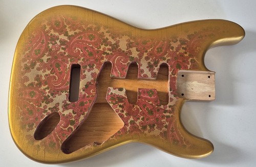 Strat paisley corpo in - corpo,