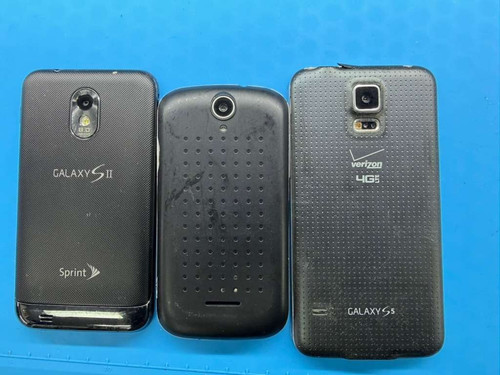 Lot phones for parts - , parts-