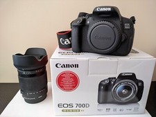 Fotocamera Reflex Canon EOS 700D + Obbiettivo Sigma 18-300mm f/3.5-6.3 DC Macro 