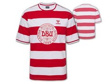 Danimarca Bambini Fan Maglietta Hummel DBU Stripped Tee Jr. Tuta Junior 128 -