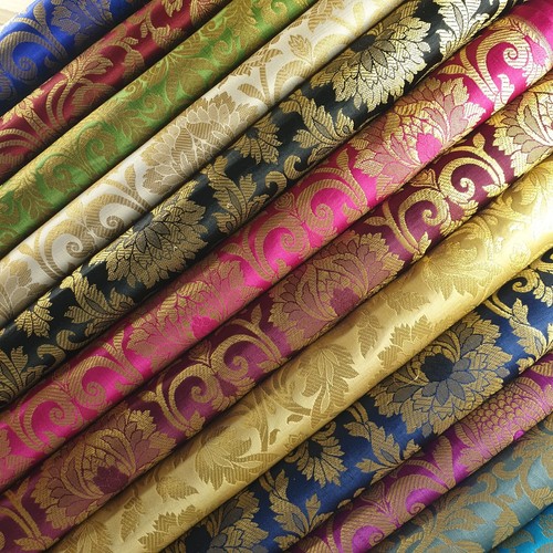 Costume materiale broccato