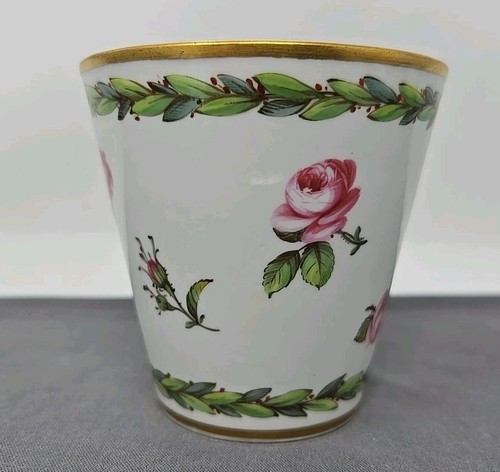 Sevres beaker green laurel - green,