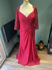 Splendido abito rosso fatto a