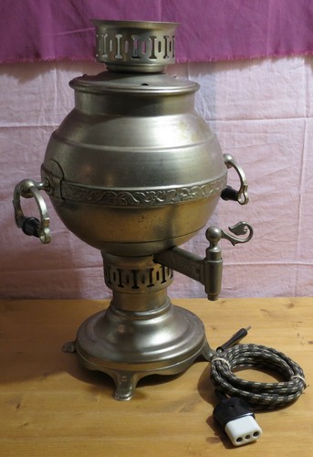 Vecchio samovar elettrico - vecchio,