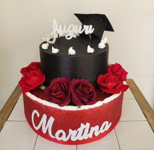 Torta finta laurea con - finta,