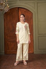 Grigiastra Kurta Pantalone Set