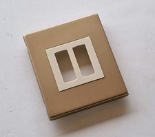 Ave placca placchetta 2 posti fori Grattacielo scatola tonda Sicur Casa P439