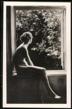 Fotografia Donna Su Davanzale Seduto Urla Dopo Draussen Nudo