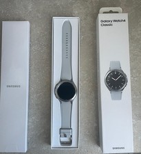 Samsung Galaxy Watch4 Classic (Bluetooth) 46mm Cassa di Acciaio Inox, Cinturino