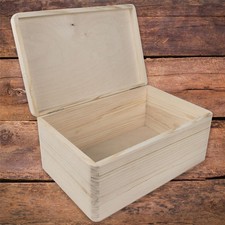 Cassapanca aperta in legno