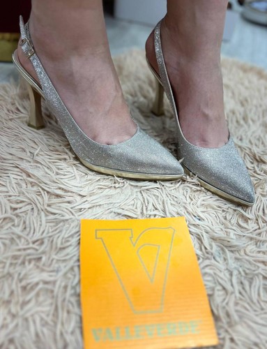 Décolleté slingback