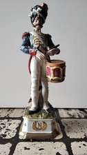Ceramica di Capodimonte - Statuetta di soldato napoleonico con tamburo