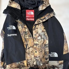 THE NORTH FACE × Supreme