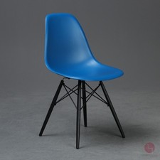 Vitra Eames Plastic Sidechair