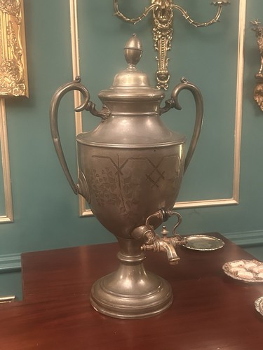 Antico grande samovar inglese