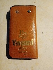 VANGUARD SUPER MOTOR  OIL    1960s keychain  - ALFA ROMEO .LANCIA -FERRARI