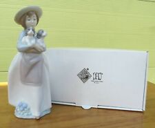 Statuetta in porcellana in