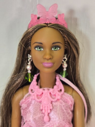 Barbie afroamericana la - +, "la