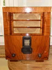 Radio antica a valvole tedesca