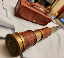 Custodia in pelle antica per telescopio vintage, stelle spaziali, vecchia nave d