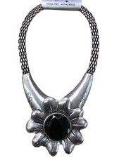 COLLANA GIROCOLLO FIORE ALLUMINIO CON PIETRA NERA BIGIOTTERIA CIRCONF. CM 50