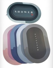 tappeto magico. Non bagna il pavimento e assorbe l'acqua dai tuoi piedi.