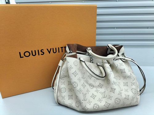 Louis vuitton m59203 bella - louis,