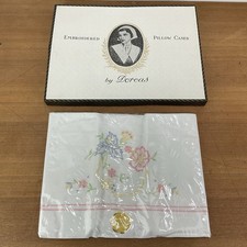 Coppia di federe ricamate